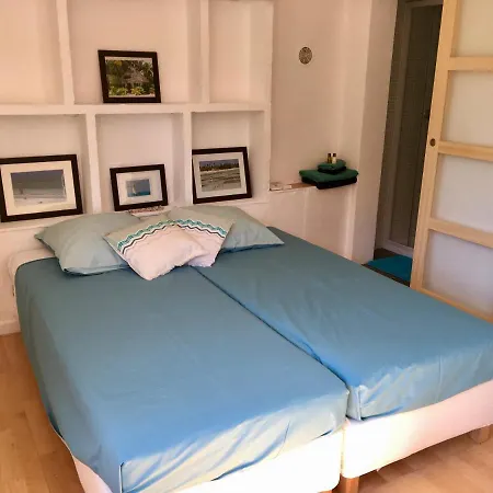 Bed,kitchen And Swimming Pool Esterel Bed and Breakfast 2*