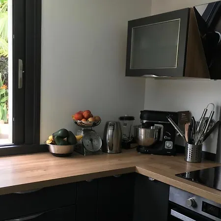 Bed,kitchen And Swimming Pool Esterel Bed and Breakfast 2*