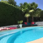 Bed,kitchen And Swimming Pool Esterel Bed & Breakfast