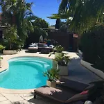 Bed,kitchen And Swimming Pool Esterel Bed & Breakfast
