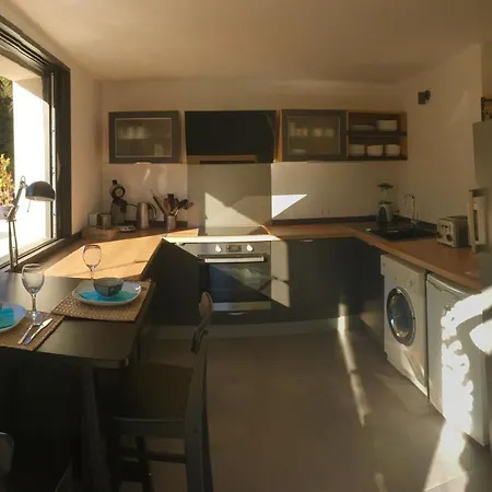 Bed,kitchen And Swimming Pool Esterel Bed & Breakfast