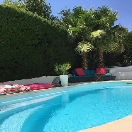 Bed,kitchen And Swimming Pool Esterel Couette-café