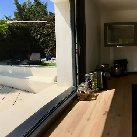 Bed,kitchen And Swimming Pool Esterel Couette-café 2*