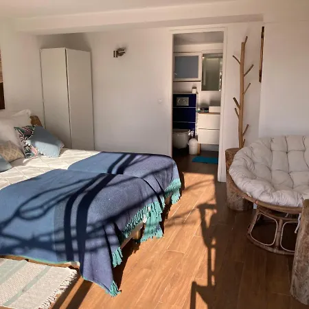 Bed,kitchen And Swimming Pool Esterel Bed & Breakfast Saint-Raphaël