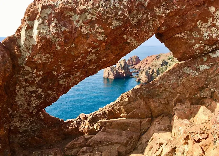 Bed,kitchen And Swimming Pool Esterel