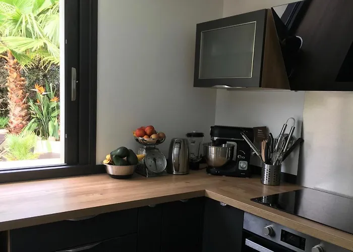 Bed,kitchen And Swimming Pool Esterel Bed & Breakfast 2*