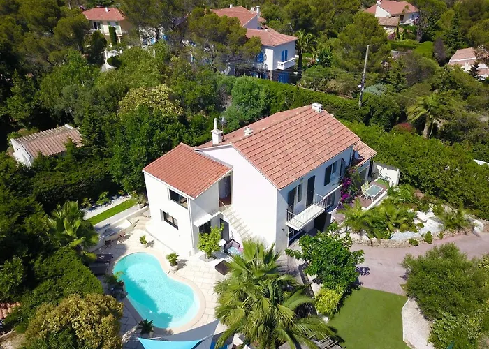 Bed,kitchen And Swimming Pool Esterel Bed & Breakfast Saint-Raphaël