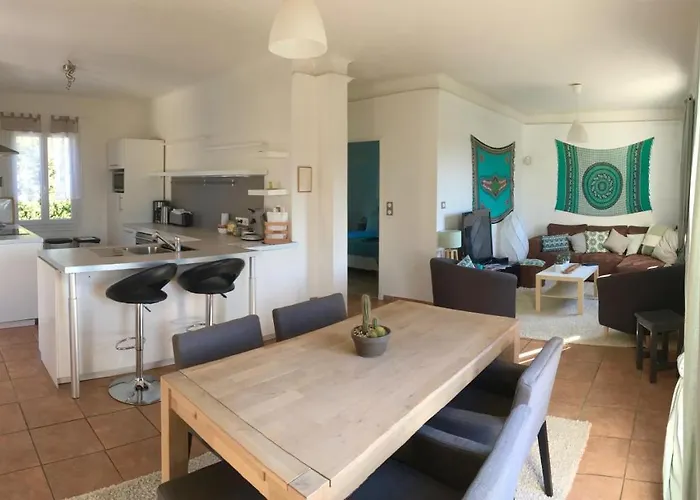 Bed,kitchen And Swimming Pool Esterel Saint-Raphael (Var)